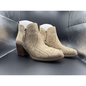 Very G Gwen booties tan flow suede laser cut pattern size 8.5M